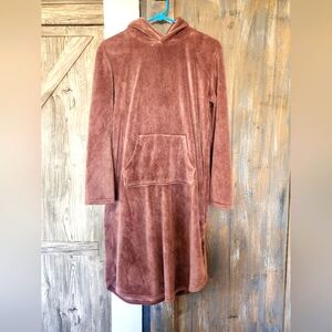 32 Degrees Heat Womans Hooded Cozy Plush Sleep Lounger